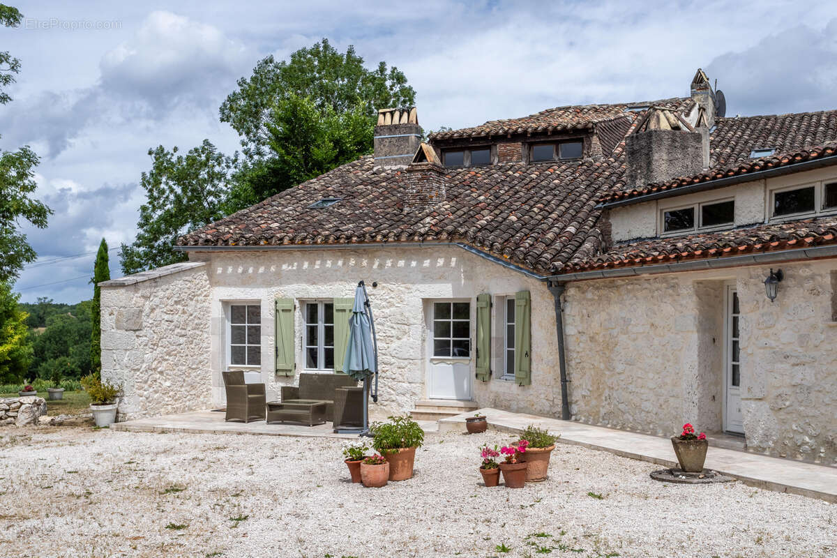 Maison à MONTAIGU-DE-QUERCY