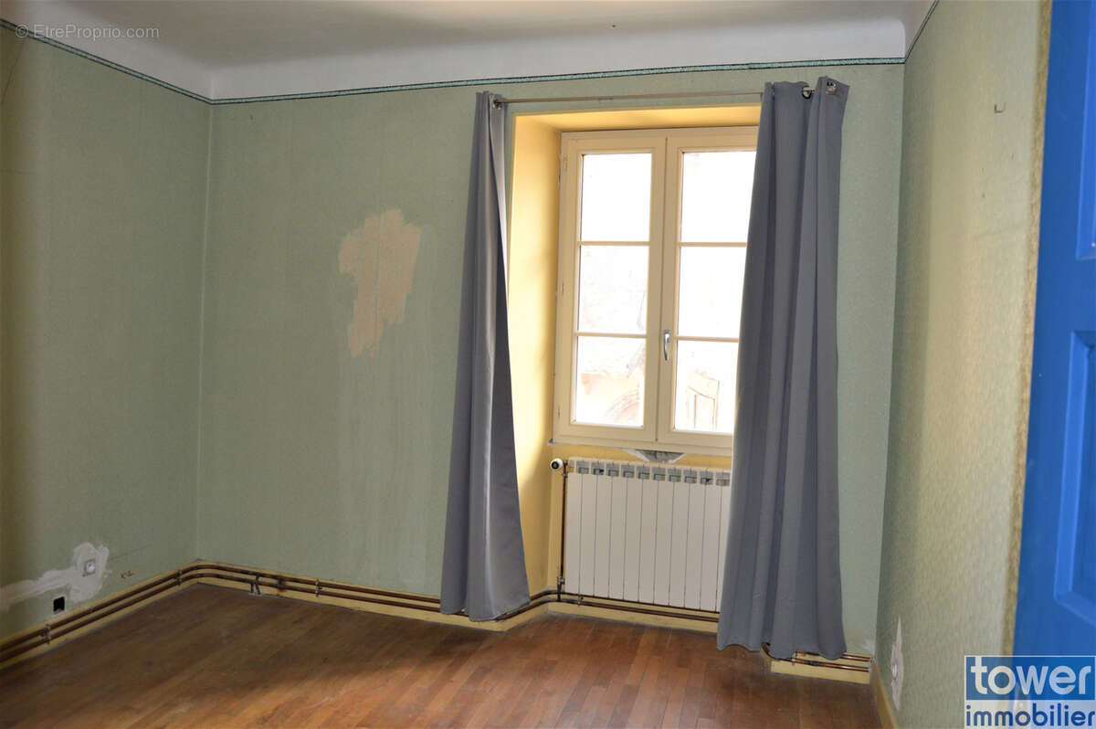 Dans village de caractere ou il fait bon vivre, idéal investisseurs ou grande famille dans leur premier achat - photo 9