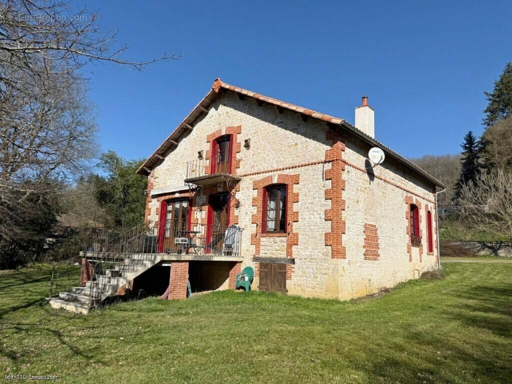 Maison à NANTEUIL-EN-VALLEE