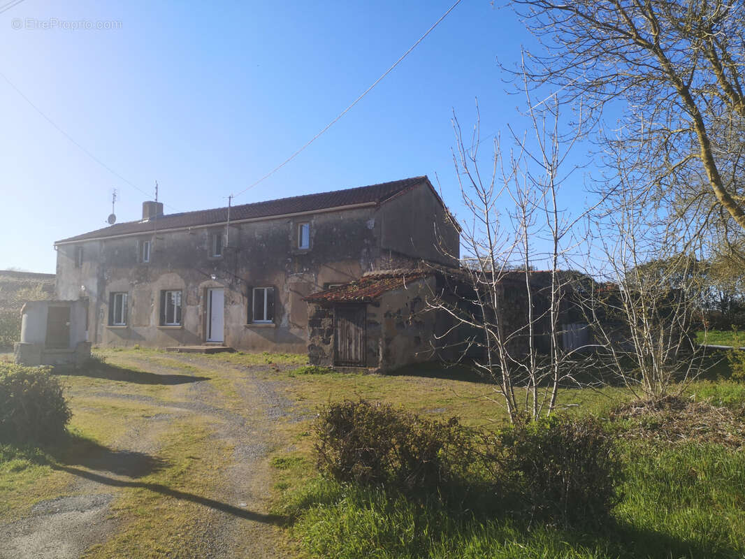 Maison à LES HERBIERS