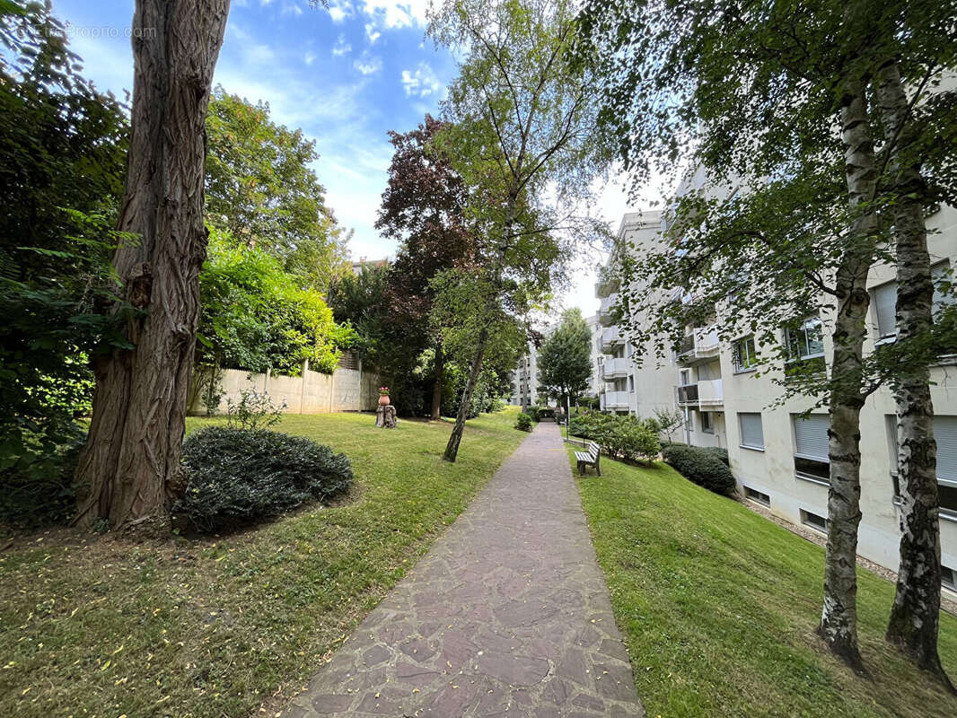 Appartement à SURESNES