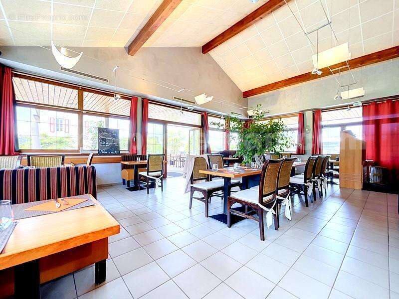 fond_commerce_brenthonne_brasserie_les_terrasses__restaurant_opportunité_suisse_genève_chamonix_annecy_mont-blanc_frontière_genève_rendement_cuisine_traditionnelle_française_appartement - Commerce à BRENTHONNE