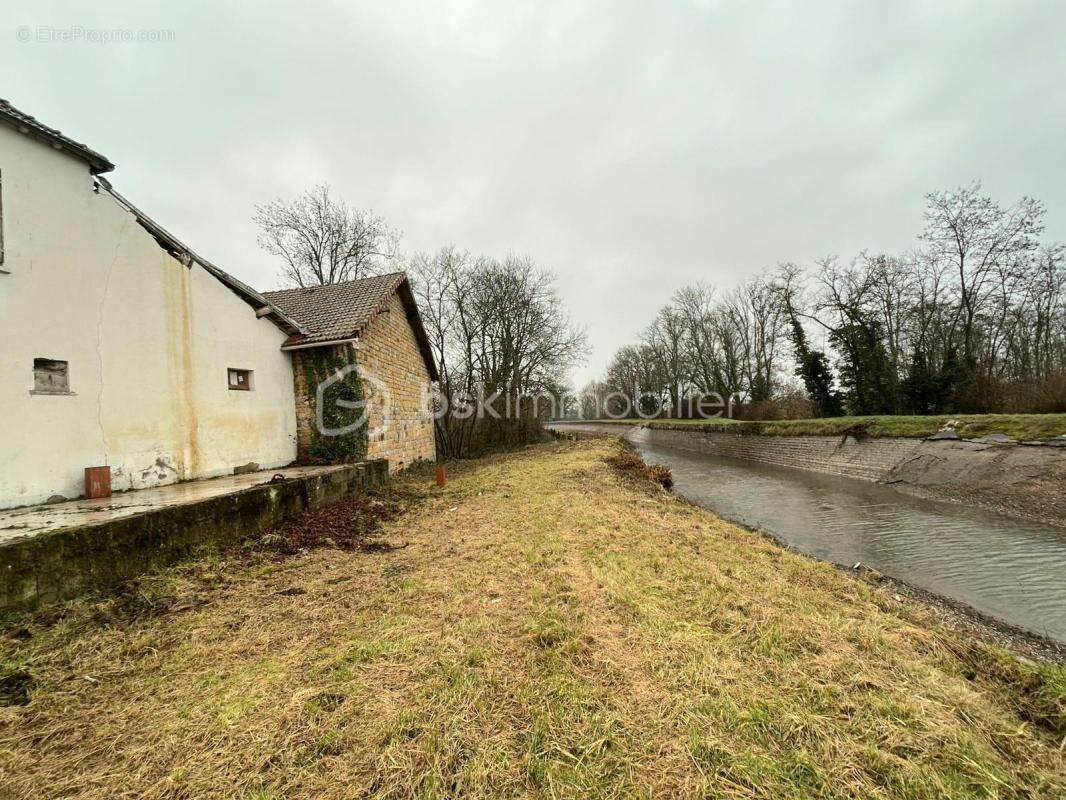 Tènement immobilier avec fort potentiel – 2 maisons + Dépendances – Terrain 3 500 m² – Bord de canal - photo 9