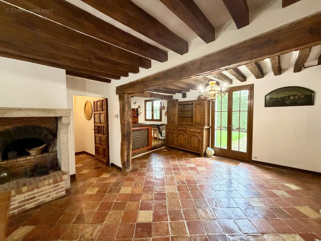 Maison à SAINT-CYR-SUR-MORIN