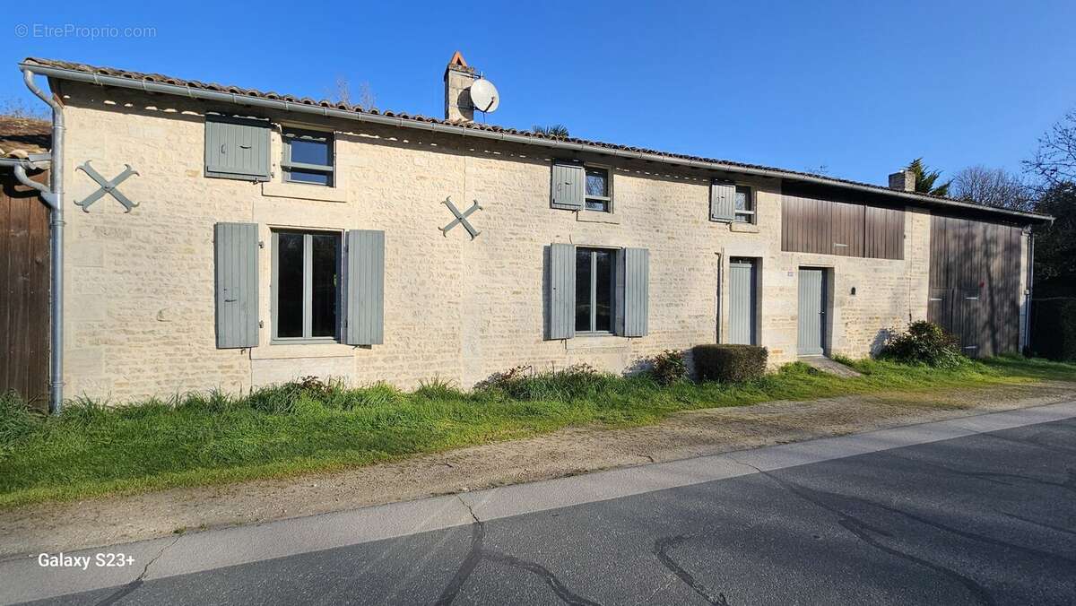 Maison à COULON