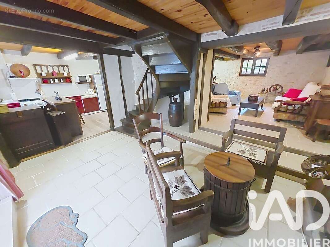 Maison 130 m² à Varaignes  - photo 3