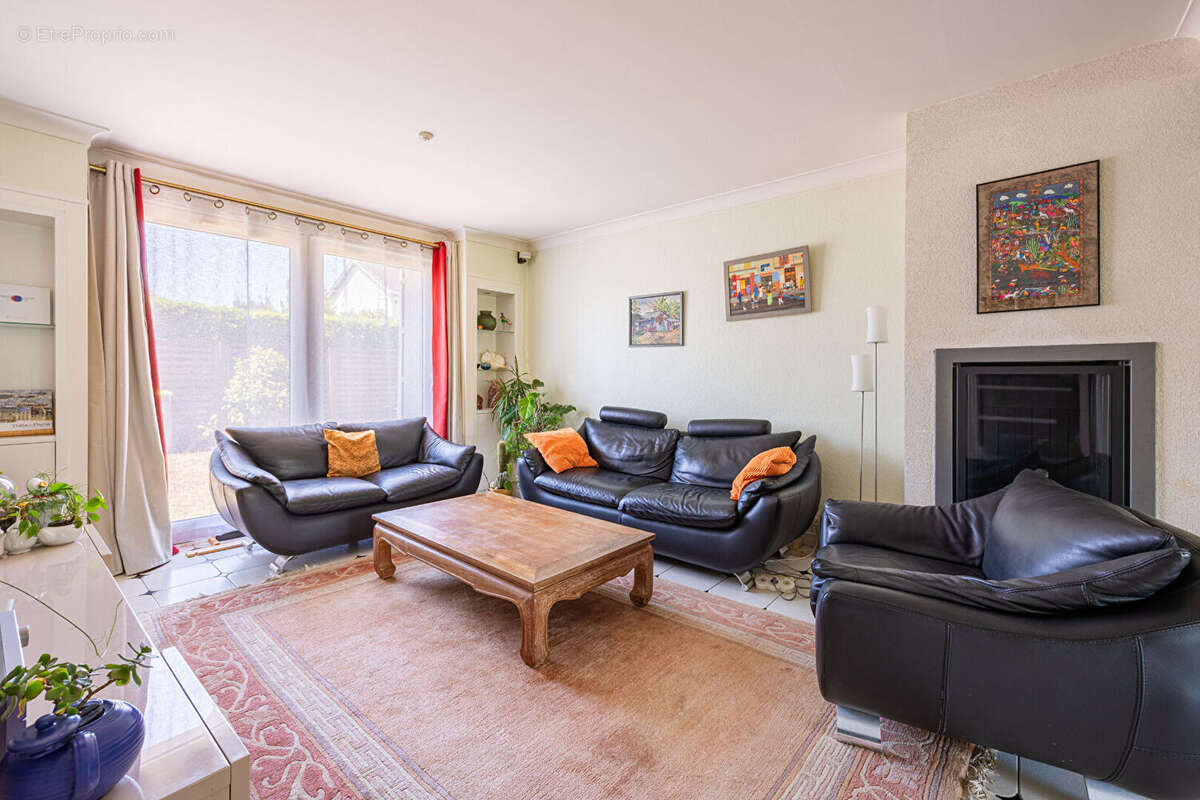 BOUVARDIERE - Maison familiale de 202m² avec jardin et garage - photo 2
