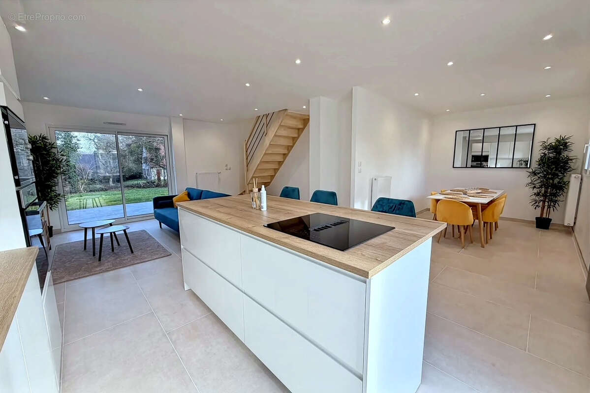 Maison à FEROLLES-ATTILLY