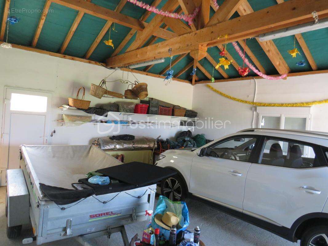 Maison de plain-pied rénovée de 125 m² – Aucun travaux – Dépendances et fort potentiel - photo 24