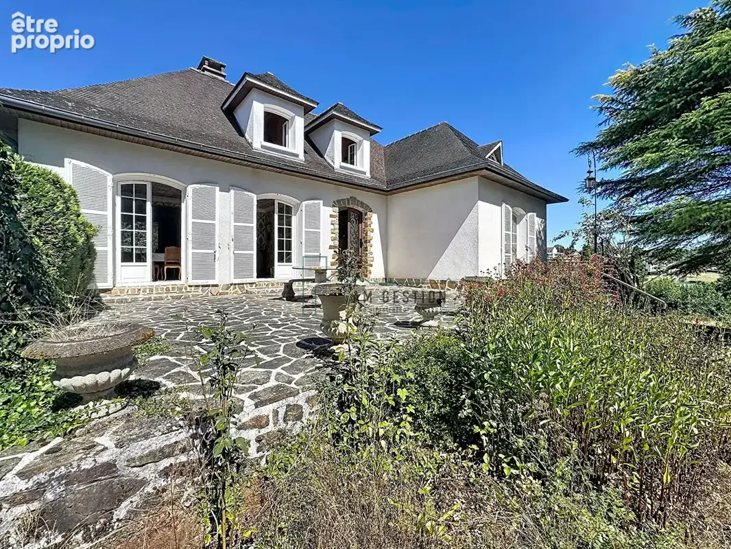 Belle propriété avec plus de 7 000 m² de terrain, proche du centre - photo 4