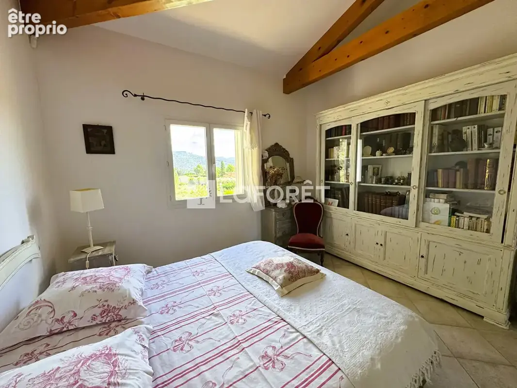 Villa Saint Zacharie 157 m²  6 chambres - photo 9