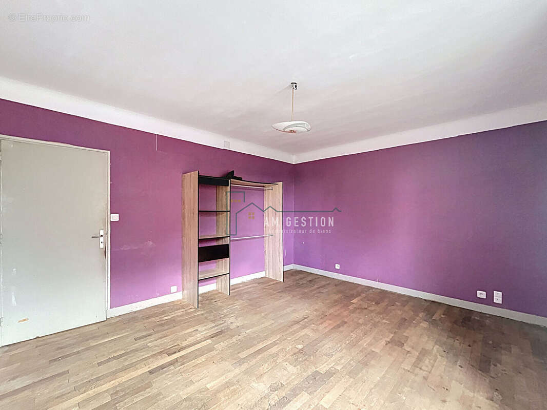 Maison à SAINT-LAURENT-LES-EGLISES