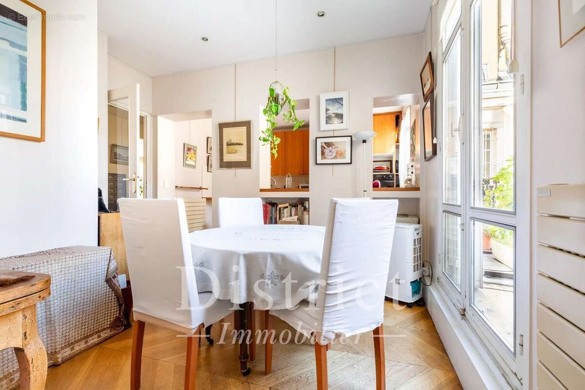 Appartement à PARIS-8E