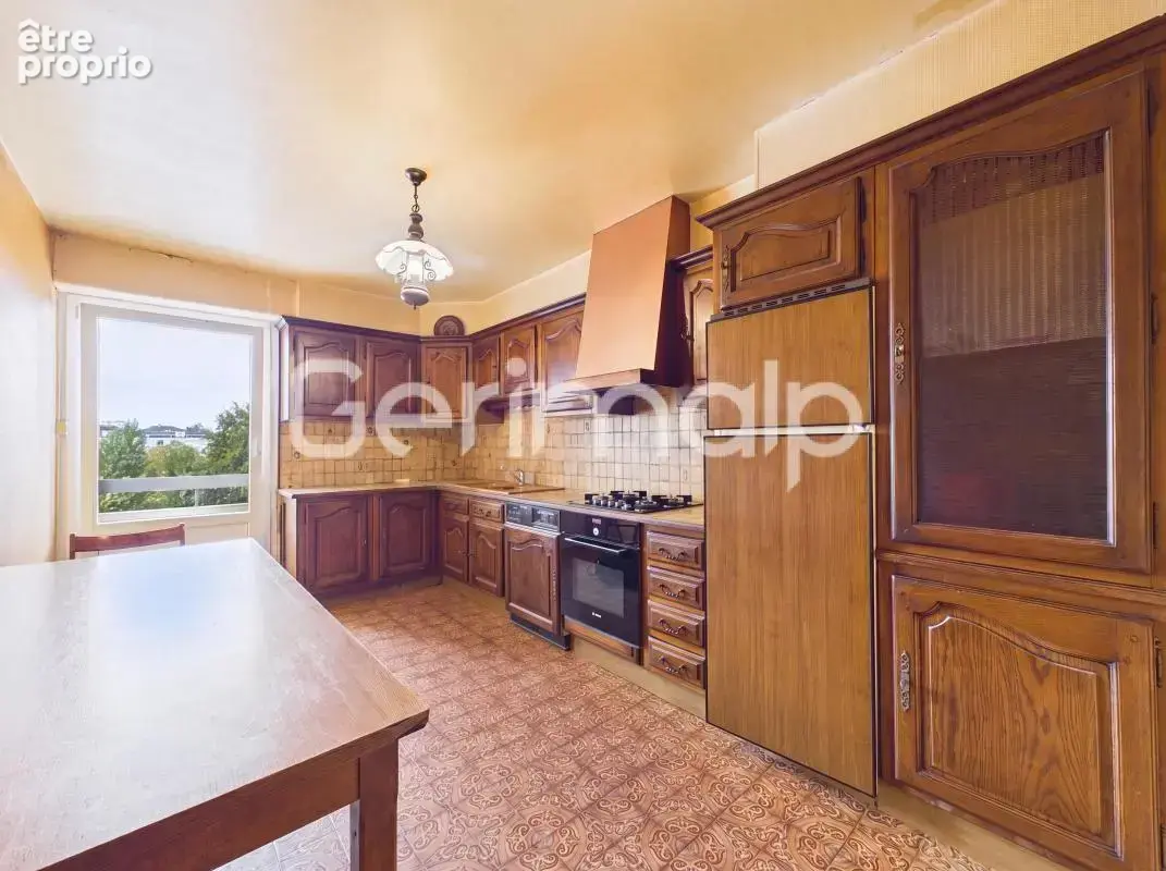 Vente - Appartement - 4 pièces + cuisine - 83 m² - 410 000 € - - photo 4