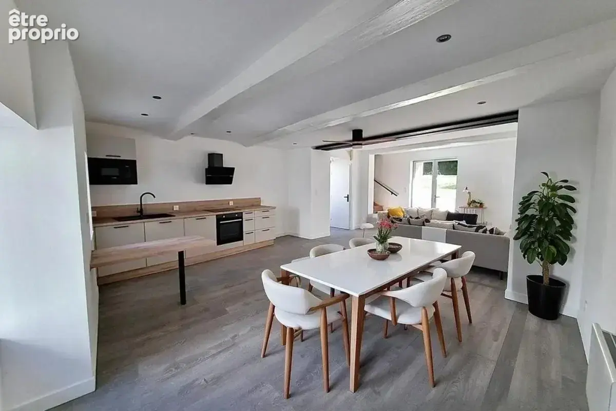 Maison 4 pièces 110 m² à vendre à Fontaines-Saint-Martin (69270) - photo 6