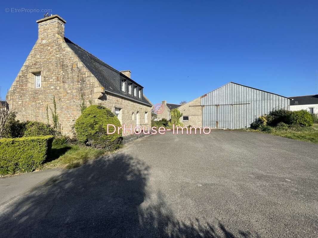 Maison à KERLOUAN