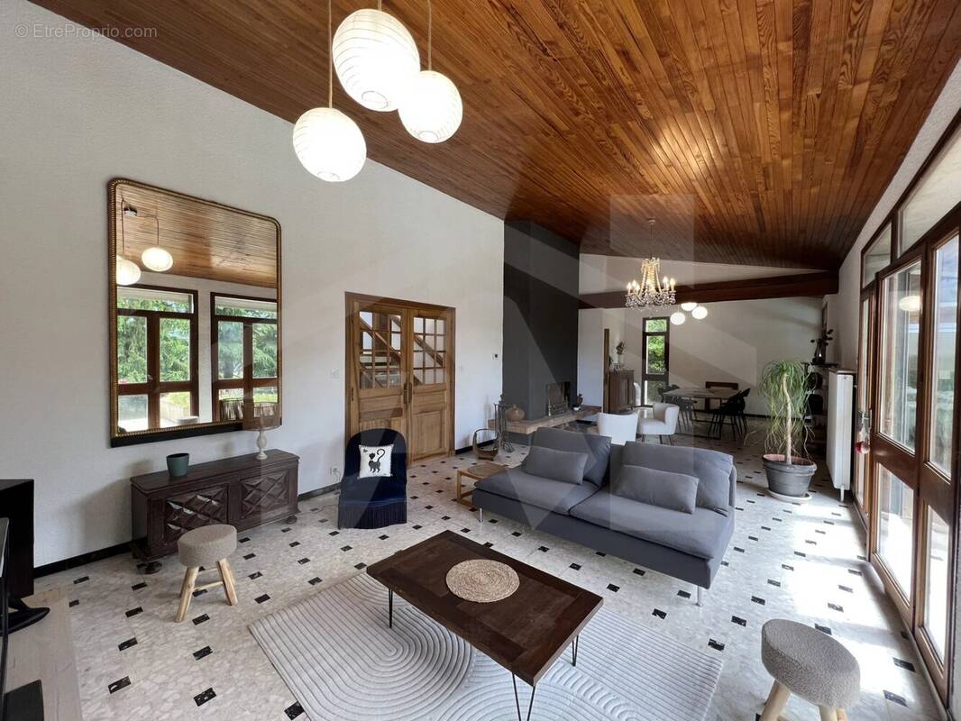 Maison à MEYLAN