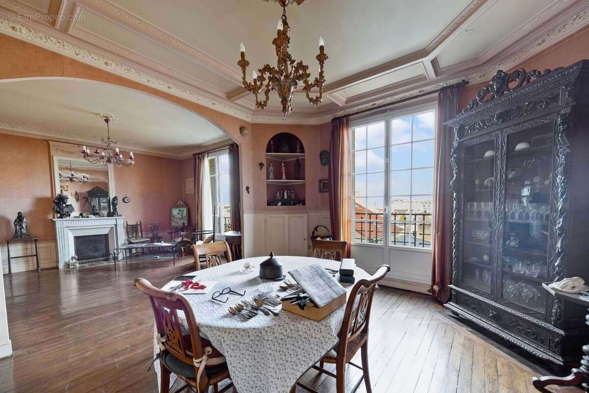 Appartement à COURBEVOIE