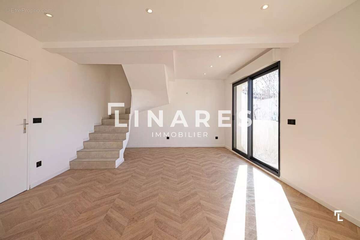 Appartement à MARSEILLE-5E