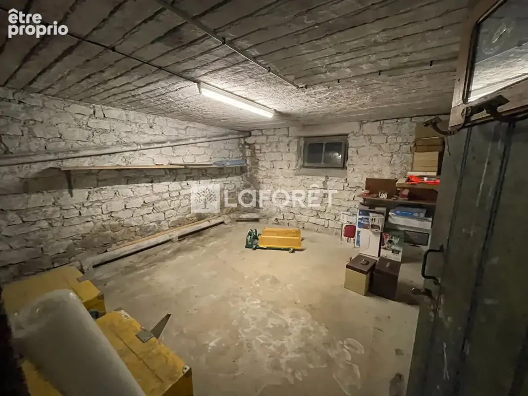 Lons-le-Saunier · Maison de caractère en pierre · 2 logements indépendants · Jardin 770 m² · Idéal investissement ou famille - photo 14