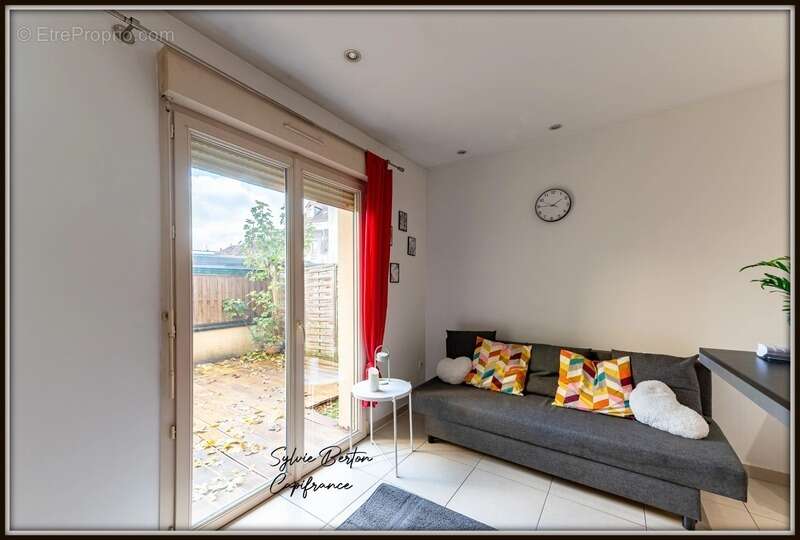 Appartement à VAUJOURS