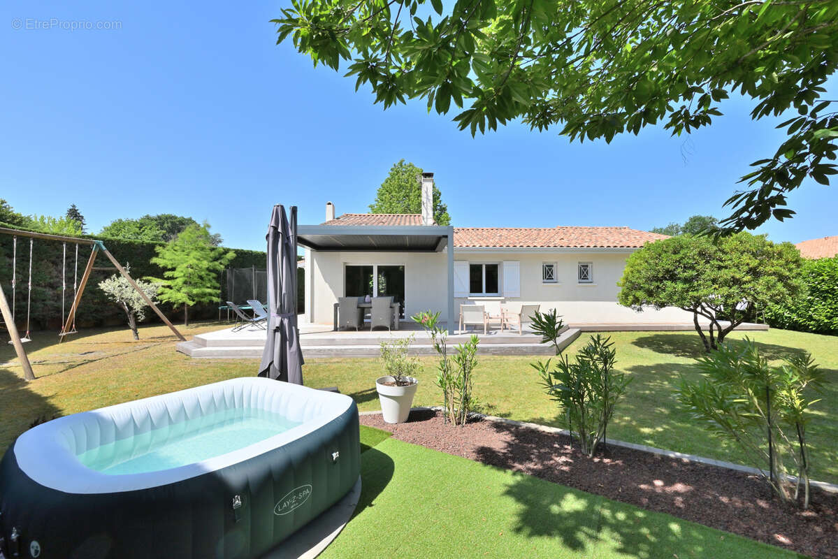 Maison à SAINT-JEAN-D'ILLAC