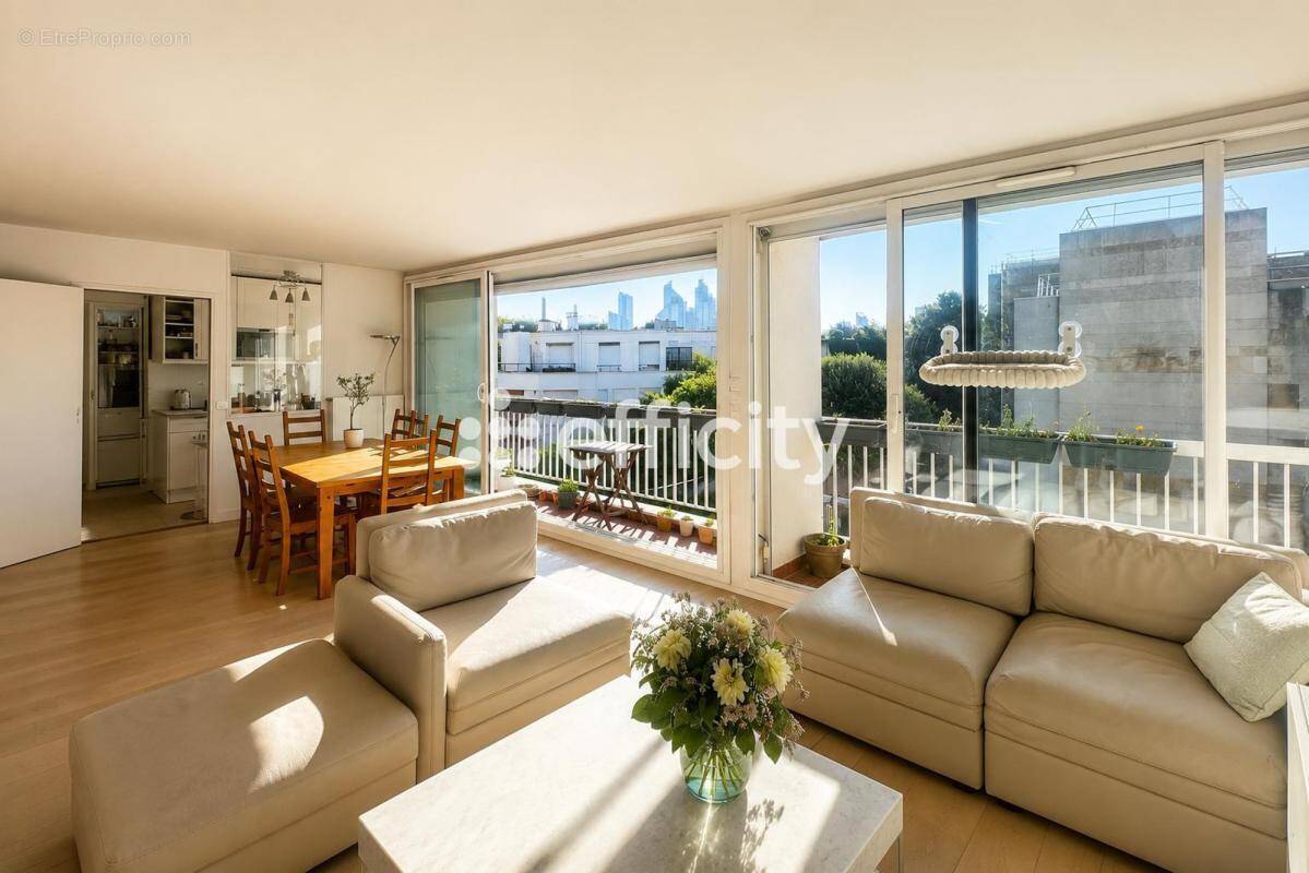 Appartement à NEUILLY-SUR-SEINE