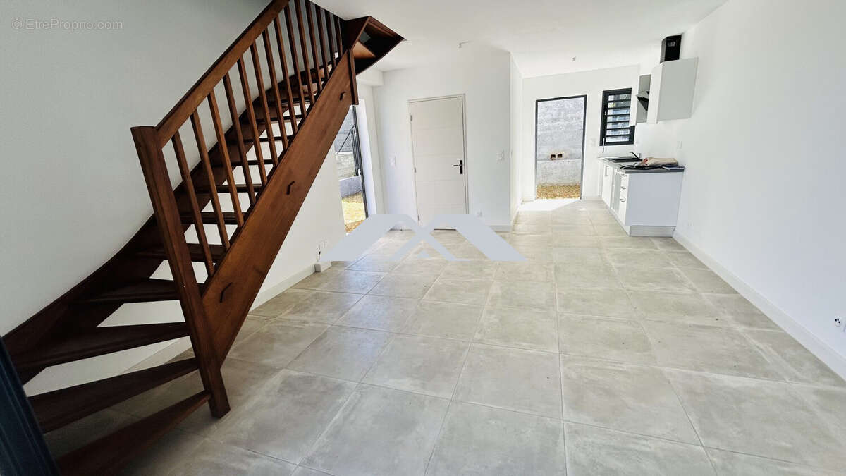 PIECE A VIVRE - Maison à SAINT-PIERRE