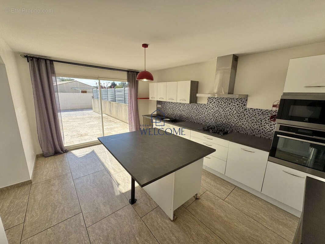 Maison à LAUDUN-L&#039;ARDOISE