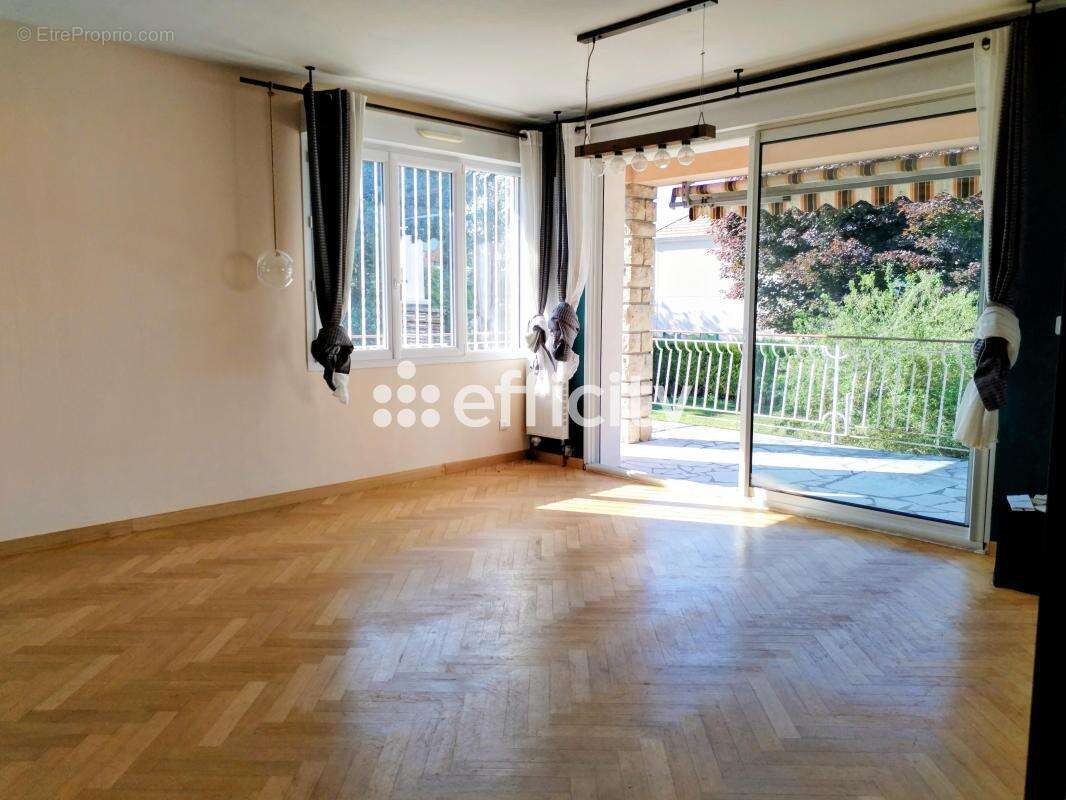 Maison à PLAISIR