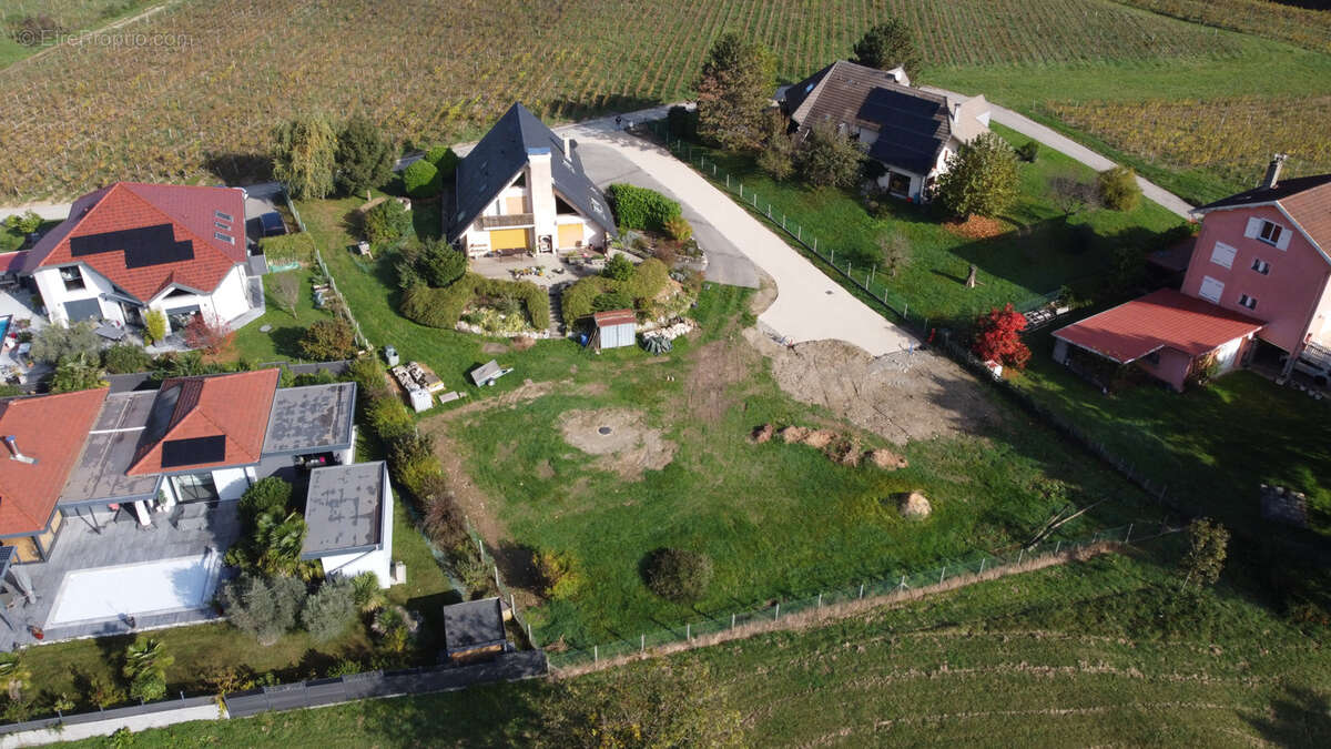 Terrain à LES MARCHES