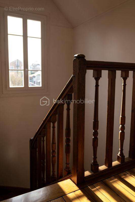 Maison de caractère  – 9 pièces, 7 chambres, sous-sol total – proximité rer d, commerces et écoles à pied - photo 23