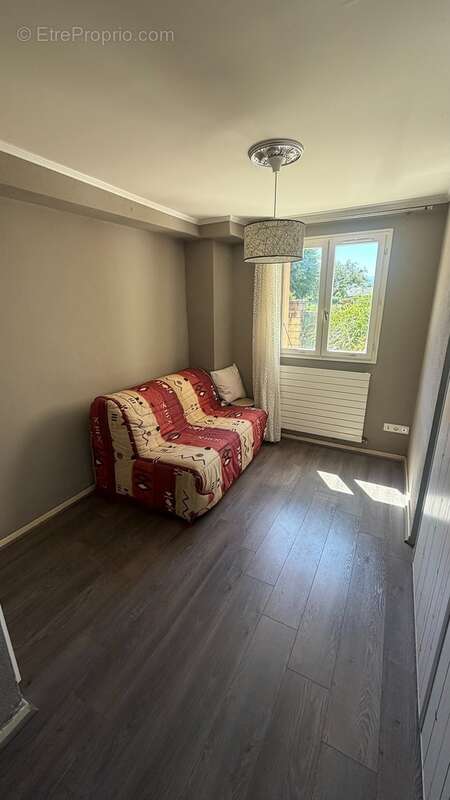Chambre 2 - Appartement à CRANVES-SALES