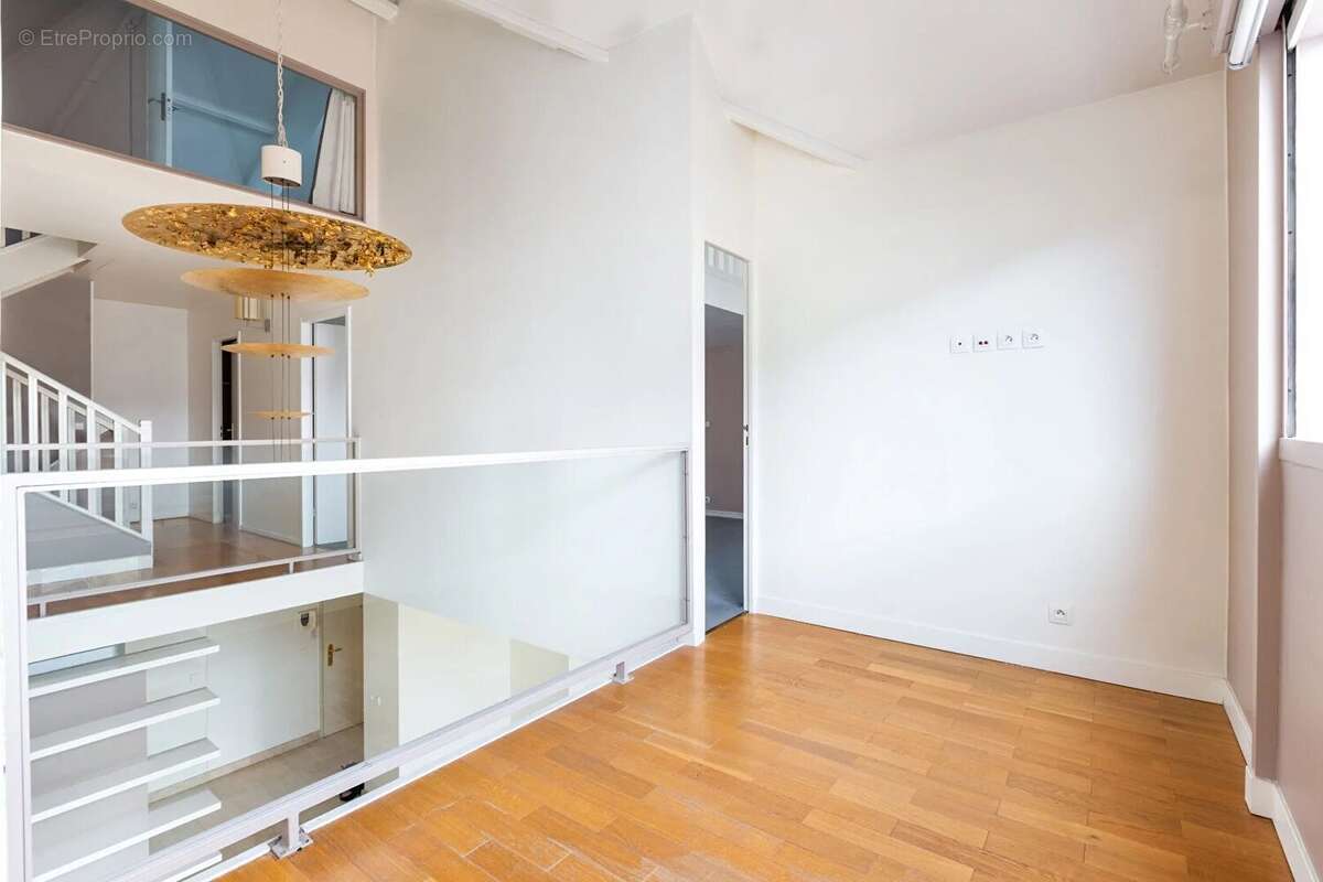 Appartement à LA GARENNE-COLOMBES