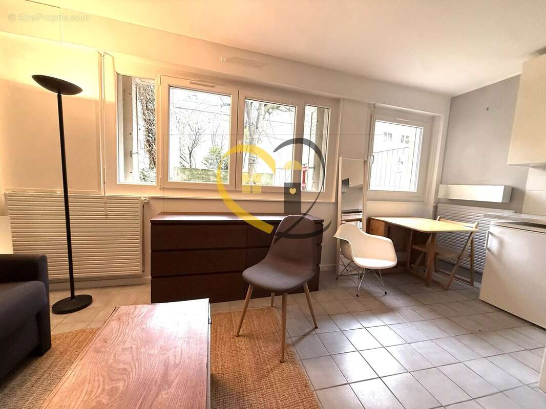 Appartement à PARIS-14E