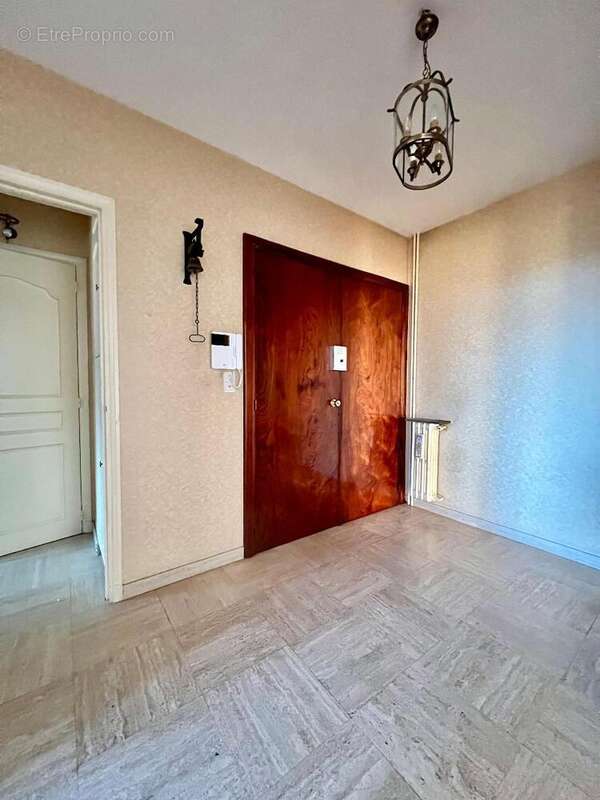   - Appartement à AVRILLE