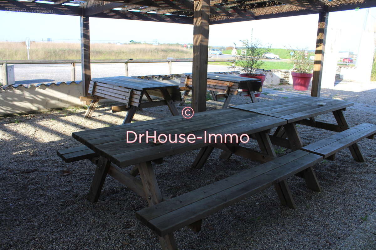 Commerce à ROULLET-SAINT-ESTEPHE