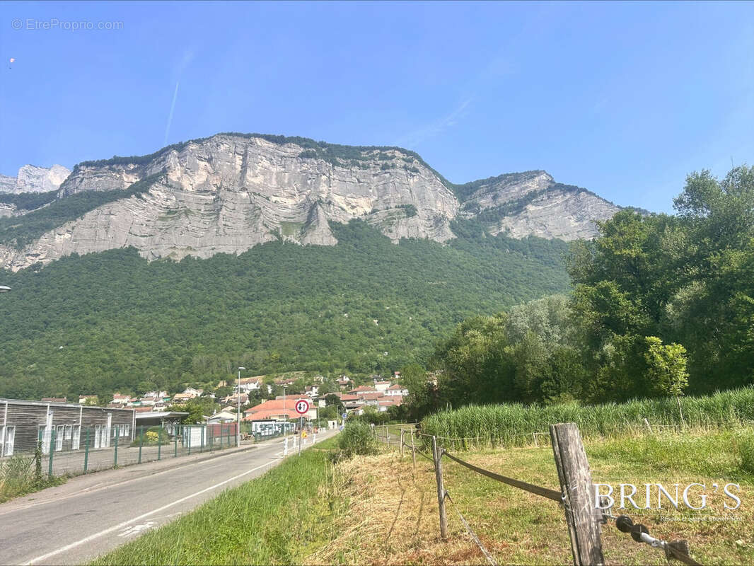 Terrain à LUMBIN