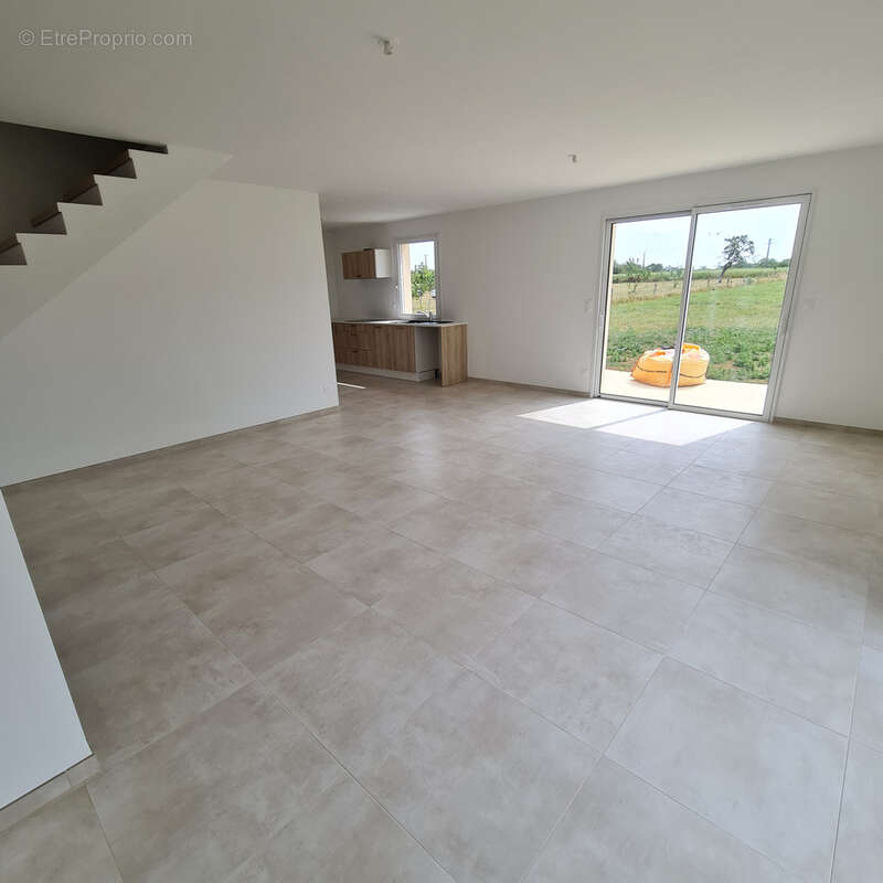 PAVILLON de 2022 RT2012 sur 3590 m2 de terrain plat ! - photo 4