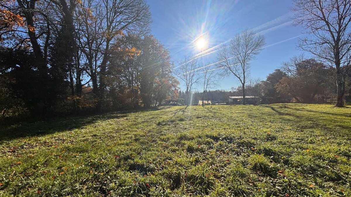 Terrain à CHANCELADE