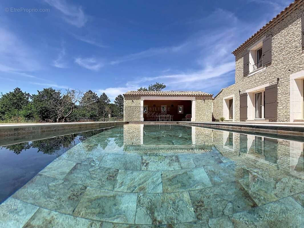 Élégante propriété en pierre neuve avec piscine et pool-house dans un environnement privilégié - photo 10