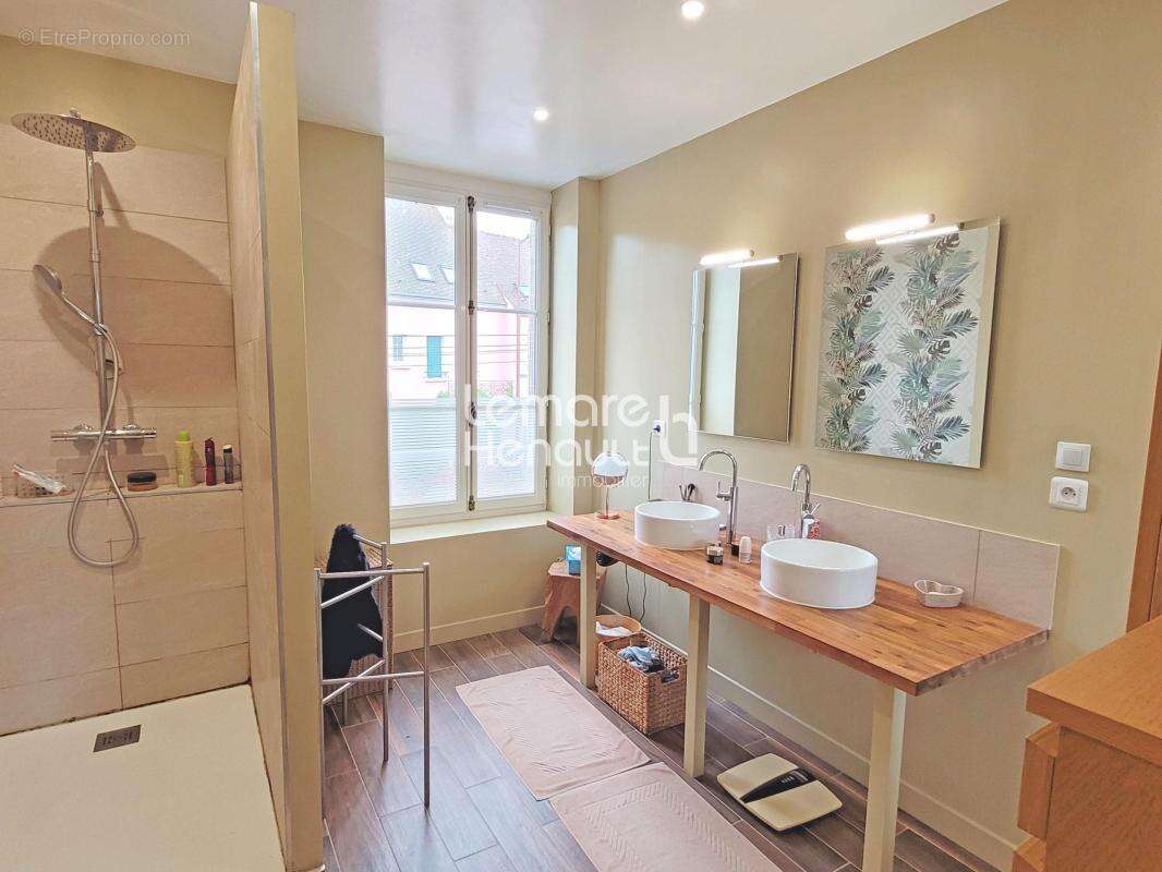Belle maison bourgeoise 257 m² env avec jardin et garage - photo 8