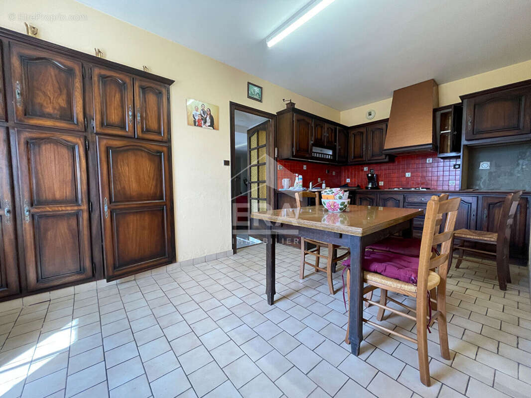 Maison à VILLECOMTAL-SUR-ARROS
