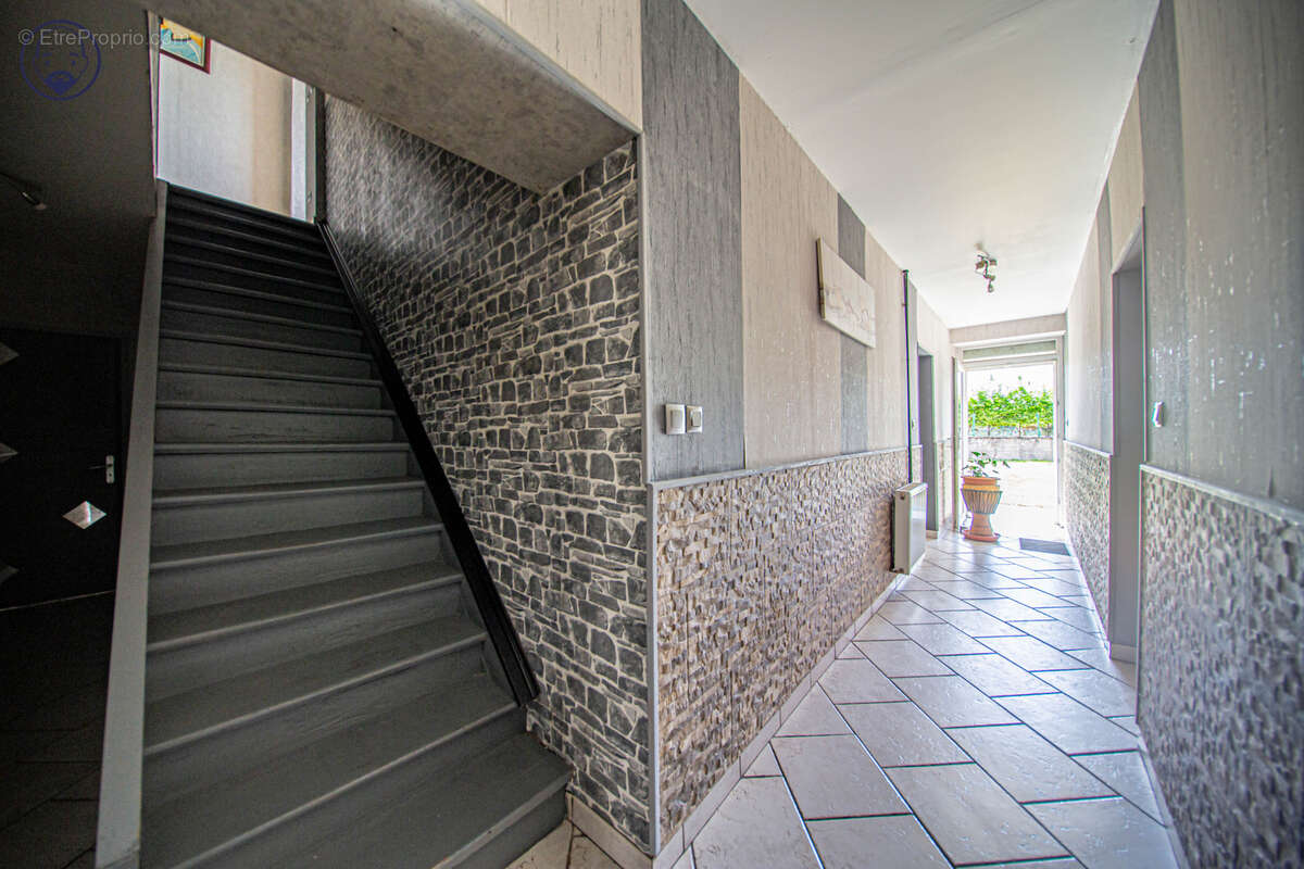 Spacieuse maison familiale avec jardin, dépendance et garage à Lacroix-sur-Meuse - photo 11