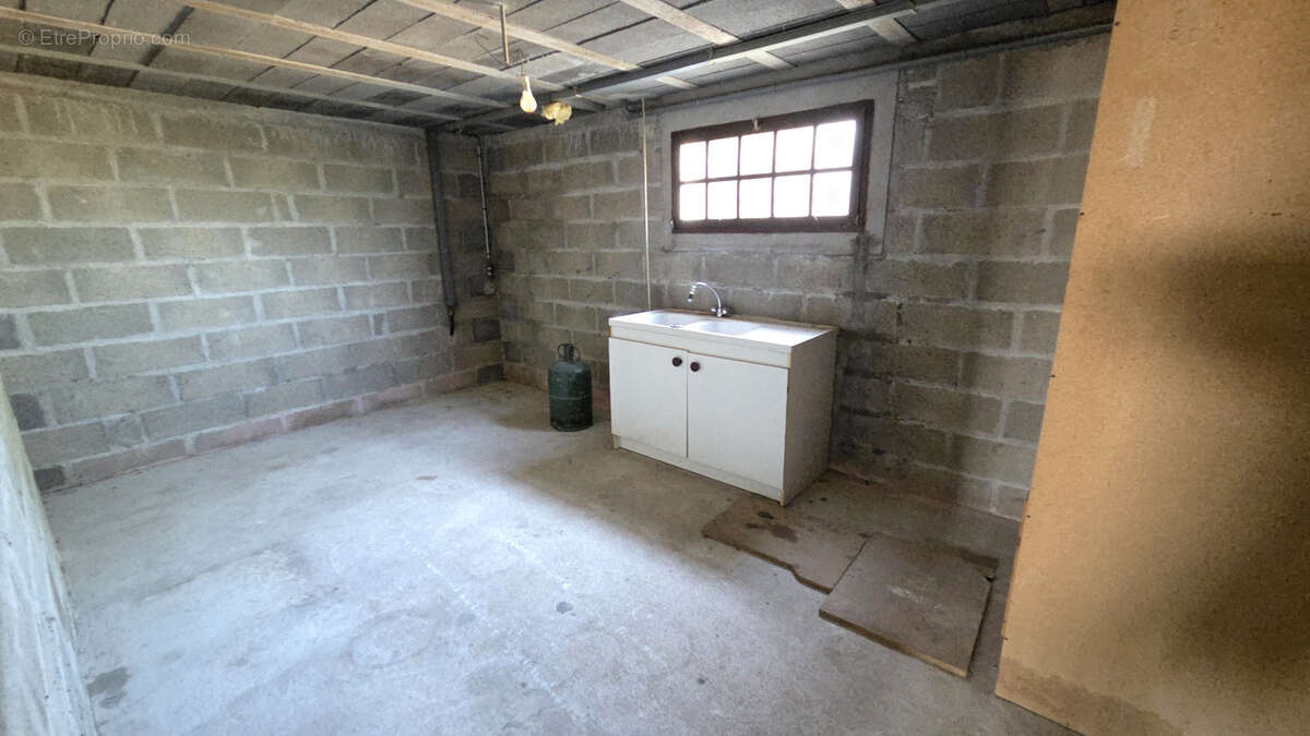 CHEMILLY   Maison sur sous-sol avec terrain de 1 500 m2 - photo 11