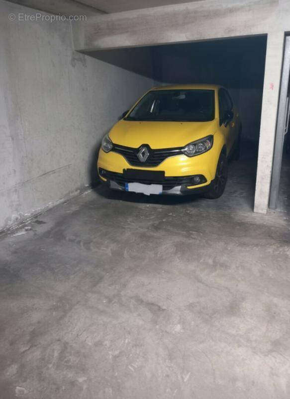 Parking à NIMES