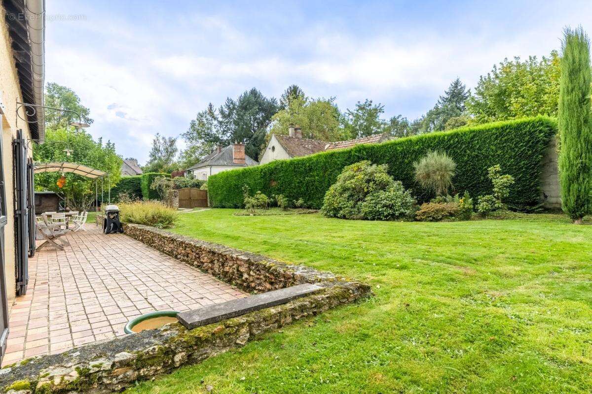 Maison à LA CELLE-LES-BORDES