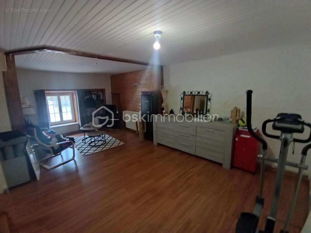 Maison à ETREPIGNEY