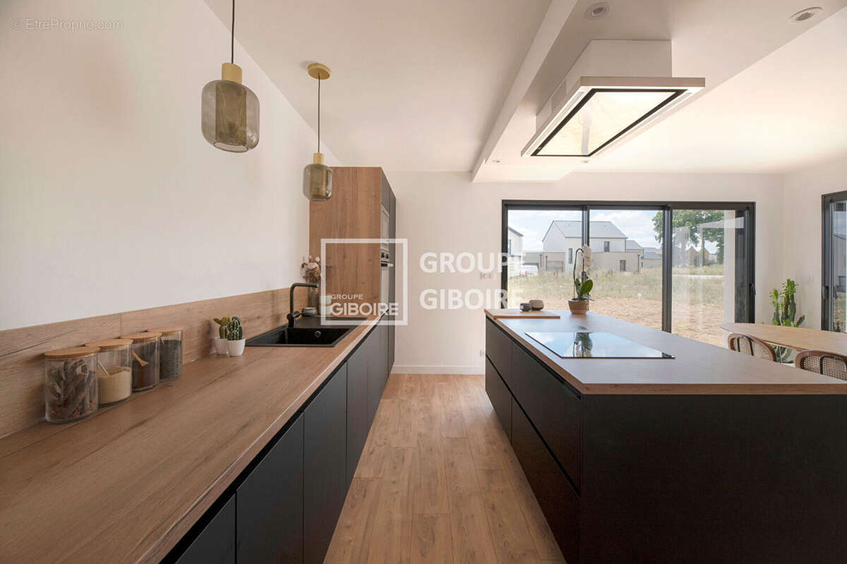 Maison à LA CHAPELLE-DES-FOUGERETZ