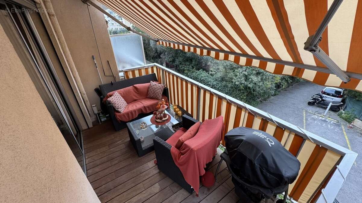 Appartement à SAINT-LAURENT-DU-VAR